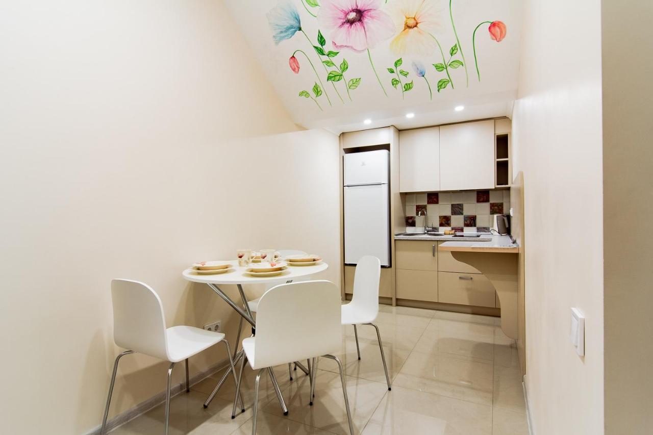 Art Apartments On Deribasovskaya Odessa Exterior foto